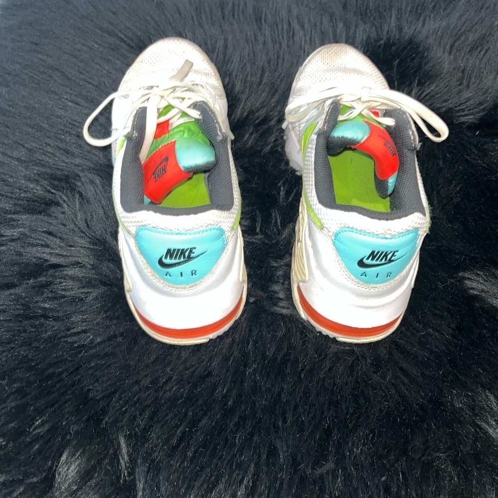 Nike Shoe with Neon Green Insole and Black Lining Women’s 8.5 - Picture 4 of 8